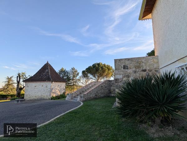 Lavardac (47230) Villa de plain pied avec sous sol, piscine couverte et vue Pyrénées
