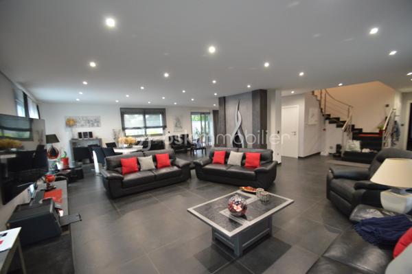 Maison contemporaine de 236 m²