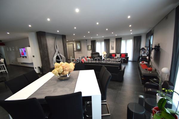 Maison contemporaine de 236 m²