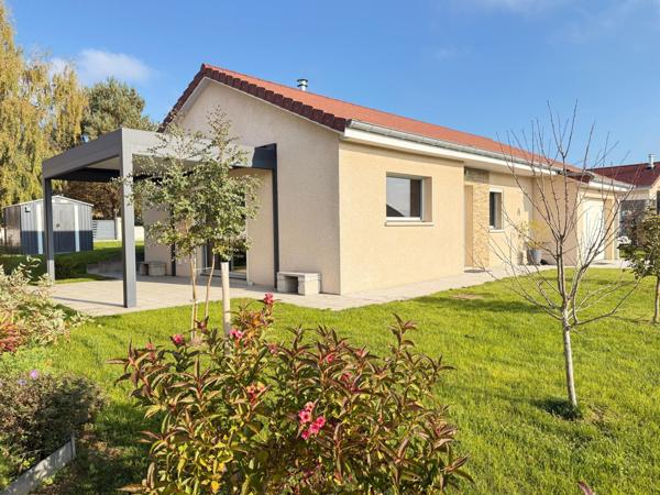 Maison de plain-pied de 2021, 2 ch, garage et jardin