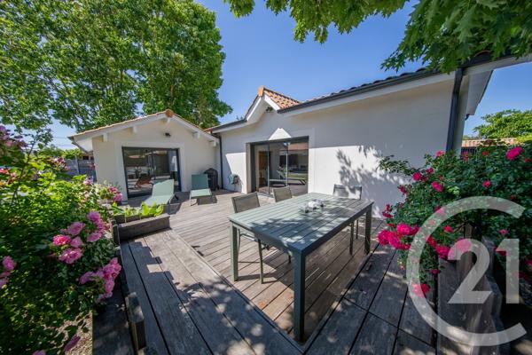 Maison à vendre  4 pièces - 79 m 2   ST MEDARD EN JALLES  - 33