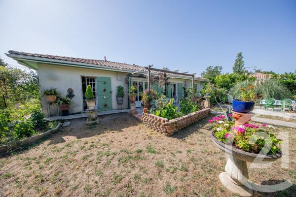 Maison à vendre  4 pièces - 79 m 2   ST MEDARD EN JALLES  - 33