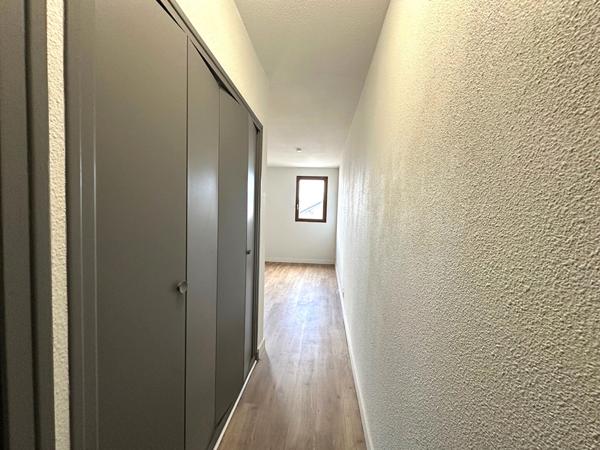 Grand studio rénové de 36m² à louer boulevard Jean-Jaurès proche gare Bastide et Palais