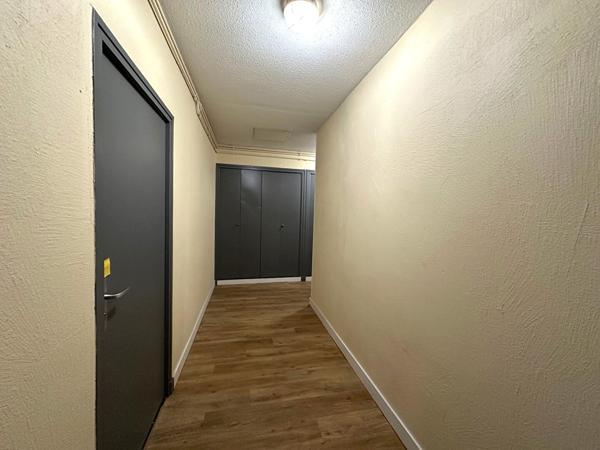 Grand studio rénové de 36m² à louer boulevard Jean-Jaurès proche gare Bastide et Palais