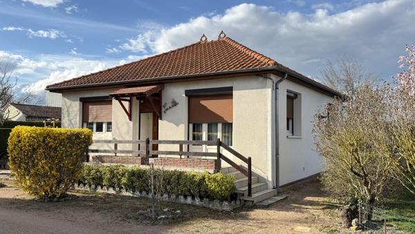 Bas-et-Lezat (63310) Viager occupé Monsieur 86 ans et Dame 85 ans - Maison plain-pied avec dépendance et terrain
