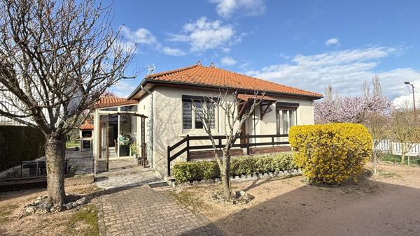 Bas-et-Lezat (63310) Viager occupé Monsieur 86 ans et Dame 85 ans - Maison plain-pied avec dépendance et terrain
