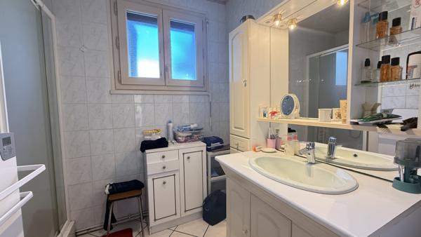 Bas-et-Lezat (63310) Viager occupé Monsieur 86 ans et Dame 85 ans - Maison plain-pied avec dépendance et terrain