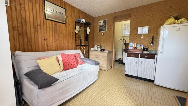 Bas-et-Lezat (63310) Viager occupé Monsieur 86 ans et Dame 85 ans - Maison plain-pied avec dépendance et terrain