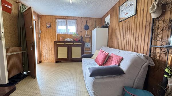 Bas-et-Lezat (63310) Viager occupé Monsieur 86 ans et Dame 85 ans - Maison plain-pied avec dépendance et terrain