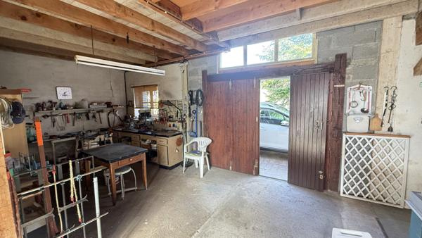 Bas-et-Lezat (63310) Viager occupé Monsieur 86 ans et Dame 85 ans - Maison plain-pied avec dépendance et terrain