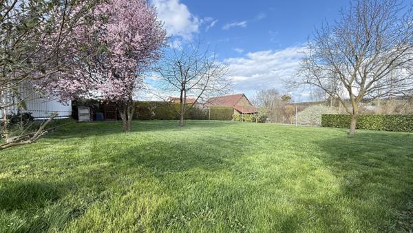 Bas-et-Lezat (63310) Viager occupé Monsieur 86 ans et Dame 85 ans - Maison plain-pied avec dépendance et terrain