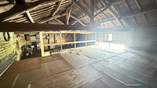 Bas-et-Lezat (63310) Viager occupé Monsieur 86 ans et Dame 85 ans - Maison plain-pied avec dépendance et terrain