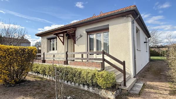 Bas-et-Lezat (63310) Viager occupé Monsieur 86 ans et Dame 85 ans - Maison plain-pied avec dépendance et terrain