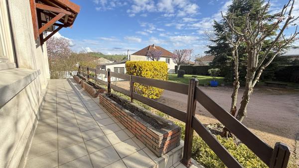 Bas-et-Lezat (63310) Viager occupé Monsieur 86 ans et Dame 85 ans - Maison plain-pied avec dépendance et terrain