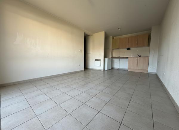 Appartement T3 53 m² avec grande terrasse et parking privative - Avignon Montfavet