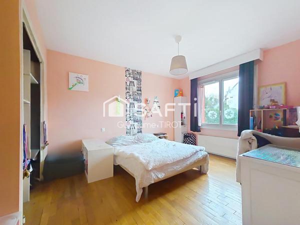 Maison familiale avec terrasse et grand jardin