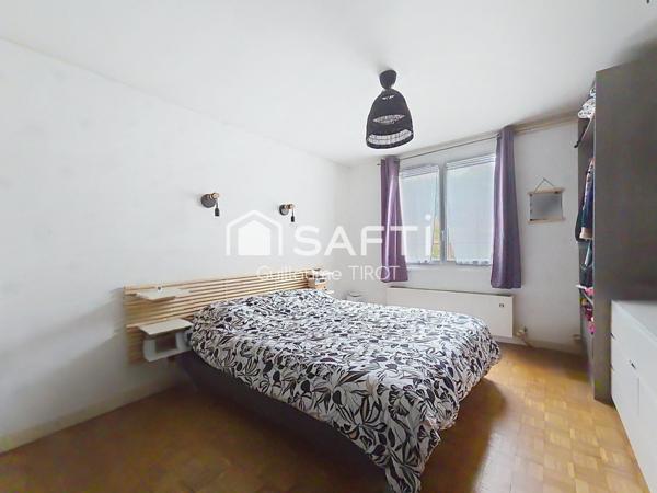 Maison familiale avec terrasse et grand jardin