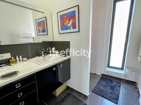 Maison
         4 pièces
        - 145 m² 880 000 € *