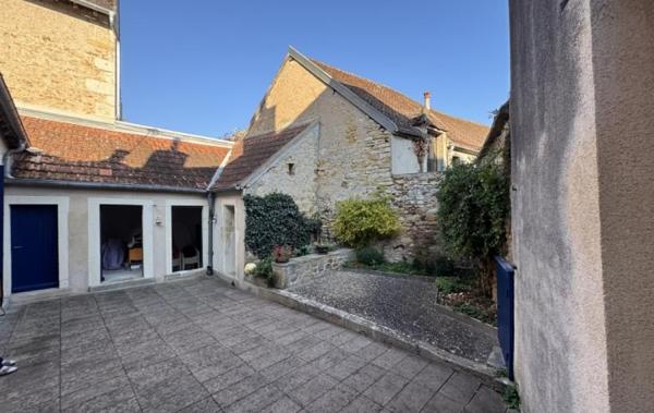 Vente Maison Avec cour et garage rénové(e) Saint-amand-montrond   