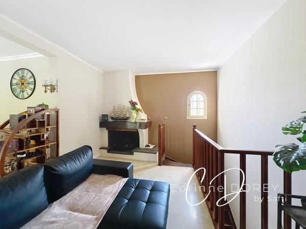 Villa sur 2 Niveaux 5 Pièces avec Double Garage