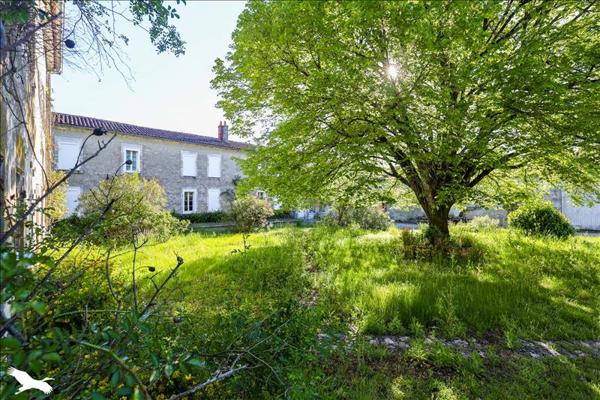 Maison à vendre |  Angeac-Champagne |  15 pièces | 440 m²