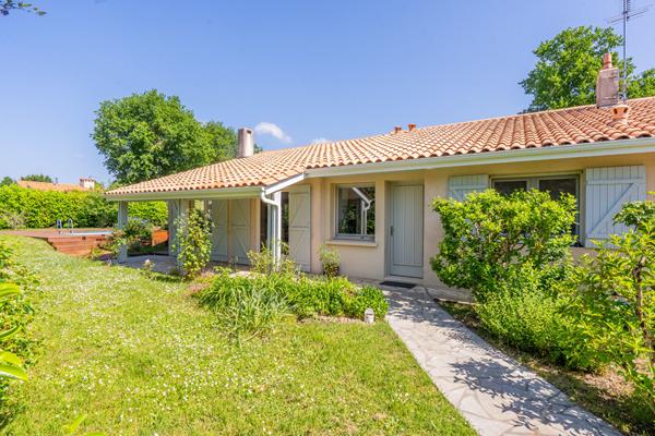 LEOGNAN - Maison familiale de 5 chambres avec piscine, au calme