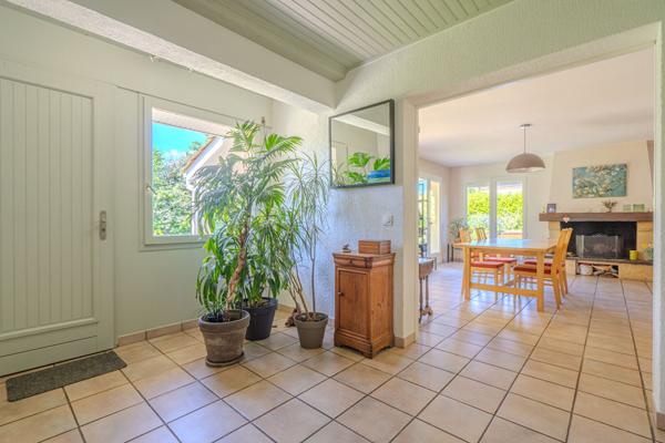 LEOGNAN - Maison familiale de 5 chambres avec piscine, au calme