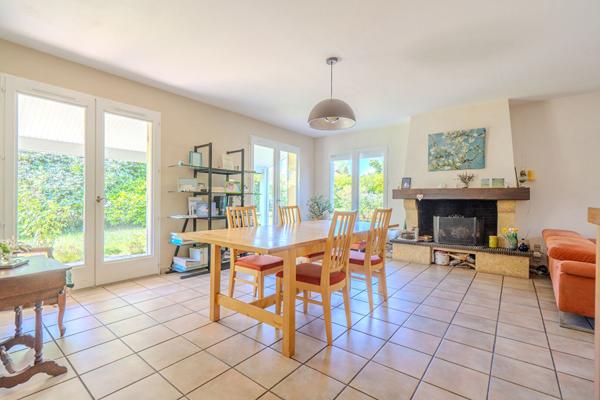 LEOGNAN - Maison familiale de 5 chambres avec piscine, au calme