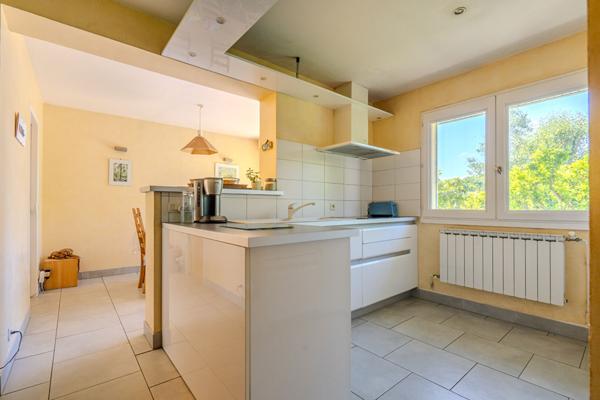 LEOGNAN - Maison familiale de 5 chambres avec piscine, au calme