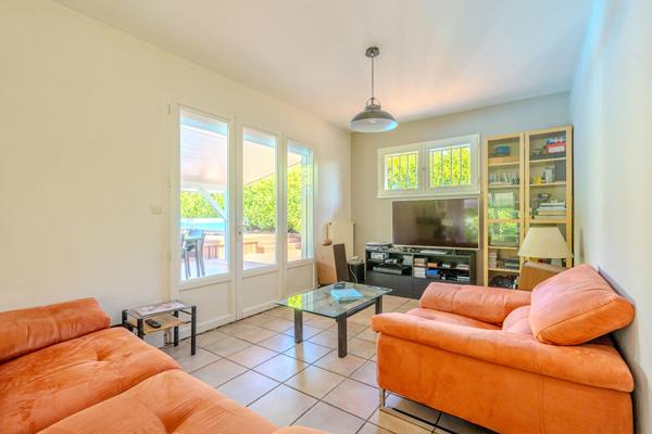 LEOGNAN - Maison familiale de 5 chambres avec piscine, au calme