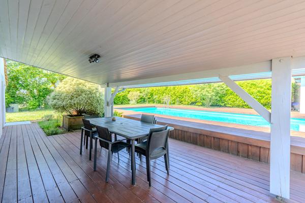LEOGNAN - Maison familiale de 5 chambres avec piscine, au calme