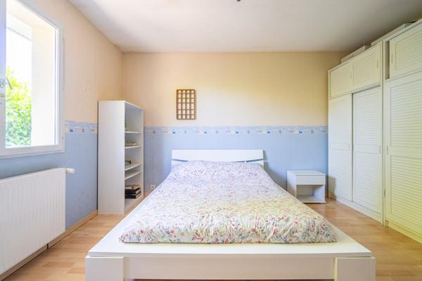 LEOGNAN - Maison familiale de 5 chambres avec piscine, au calme