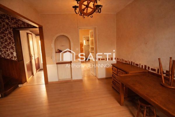 Et sa cour au calme en plein centre-ville.