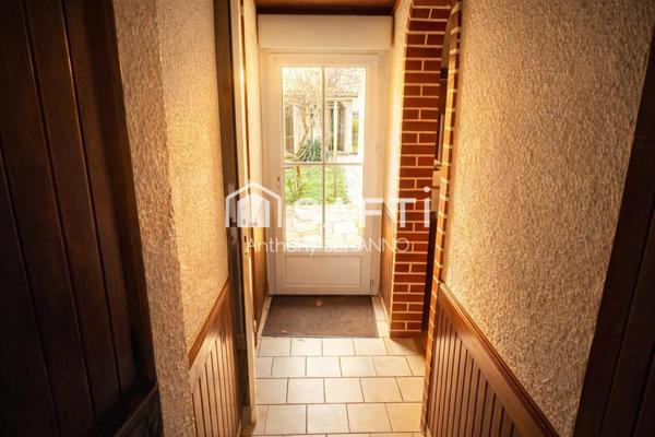 Et sa cour au calme en plein centre-ville.