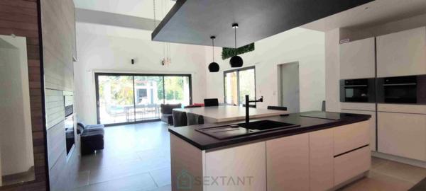 Villa contemporaine 6 pièces avec piscine et jardin paysager