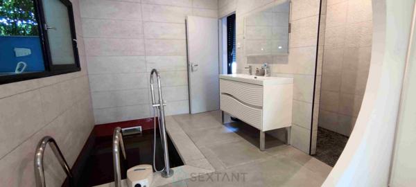 Villa contemporaine 6 pièces avec piscine et jardin paysager