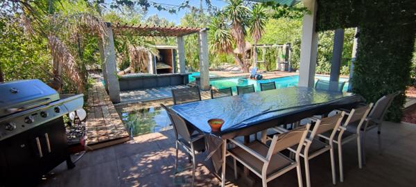 Villa contemporaine 6 pièces avec piscine et jardin paysager