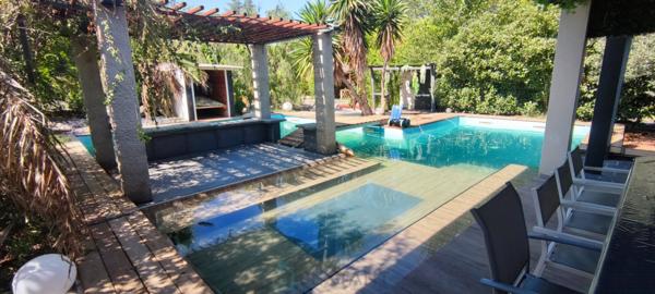 Villa contemporaine 6 pièces avec piscine et jardin paysager