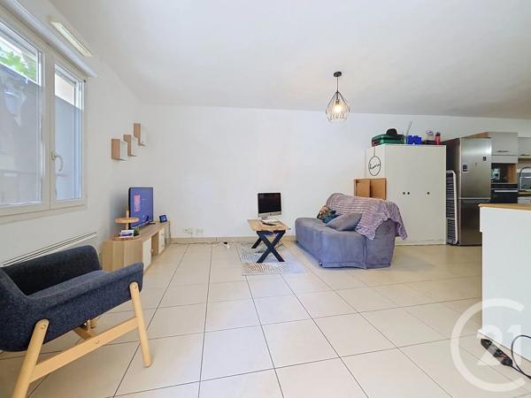 Appartement F2 à vendre  2 pièces - 48 m 2   DRAGUIGNAN  - 83