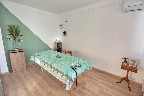 A louer Local de 56.70 m² d'activité libéral ou commercial avec vitrine linéaire de 6 m