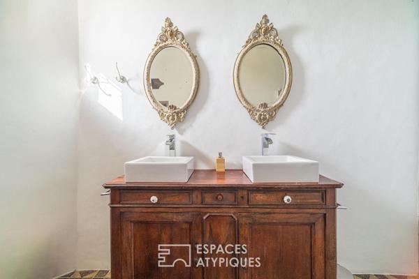 Maison de village première ligne étang, avec murs commerciaux