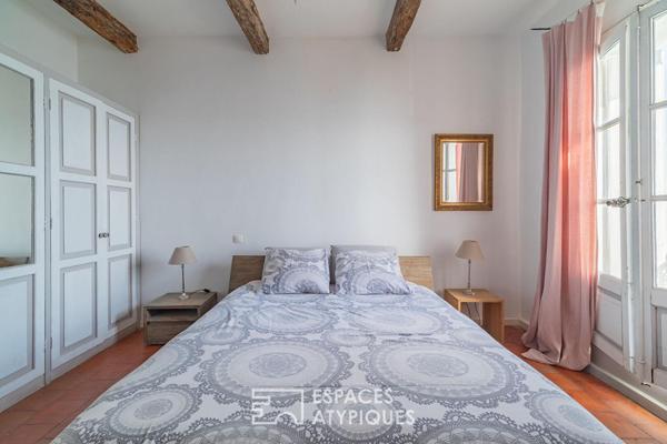 Maison de village première ligne étang, avec murs commerciaux