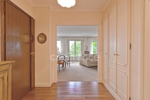 Appartement 5 pièces avec balcon, calme et sérénité, rare.