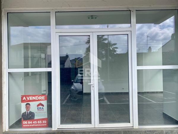 Local commercial de 109,57 m² libre - À l'entrée du centre-ville de Pau