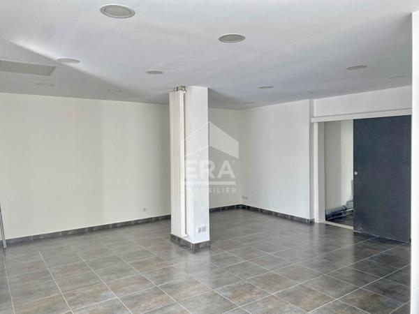 Local commercial de 109,57 m² libre - À l'entrée du centre-ville de Pau
