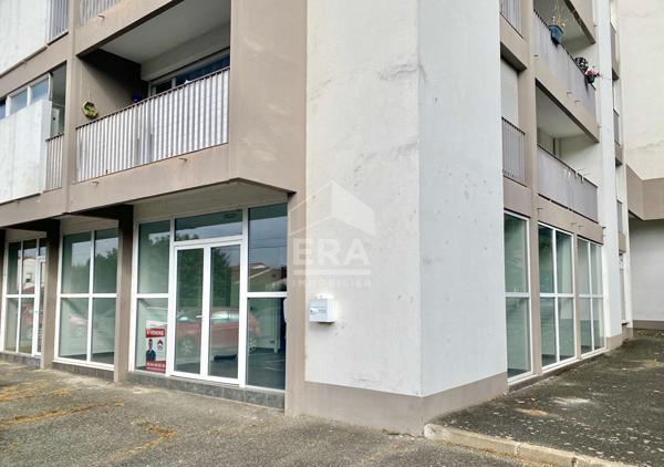 Local commercial de 109,57 m² libre - À l'entrée du centre-ville de Pau