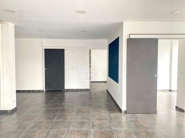 Local commercial de 109,57 m² libre - À l'entrée du centre-ville de Pau