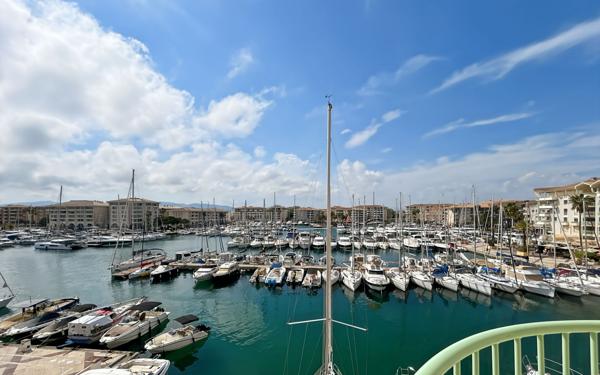 Appartement à vendre    3 pièces • 76 m2 Fréjus