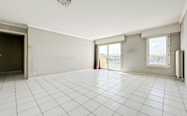 Appartement à vendre    3 pièces • 76 m2 Fréjus