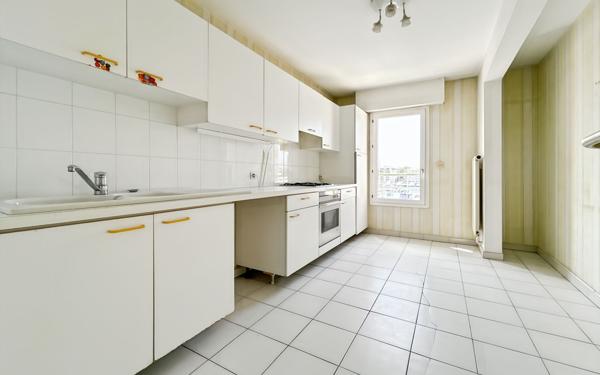Appartement à vendre    3 pièces • 76 m2 Fréjus